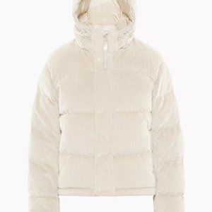 Aritzia Super Puff Shorty